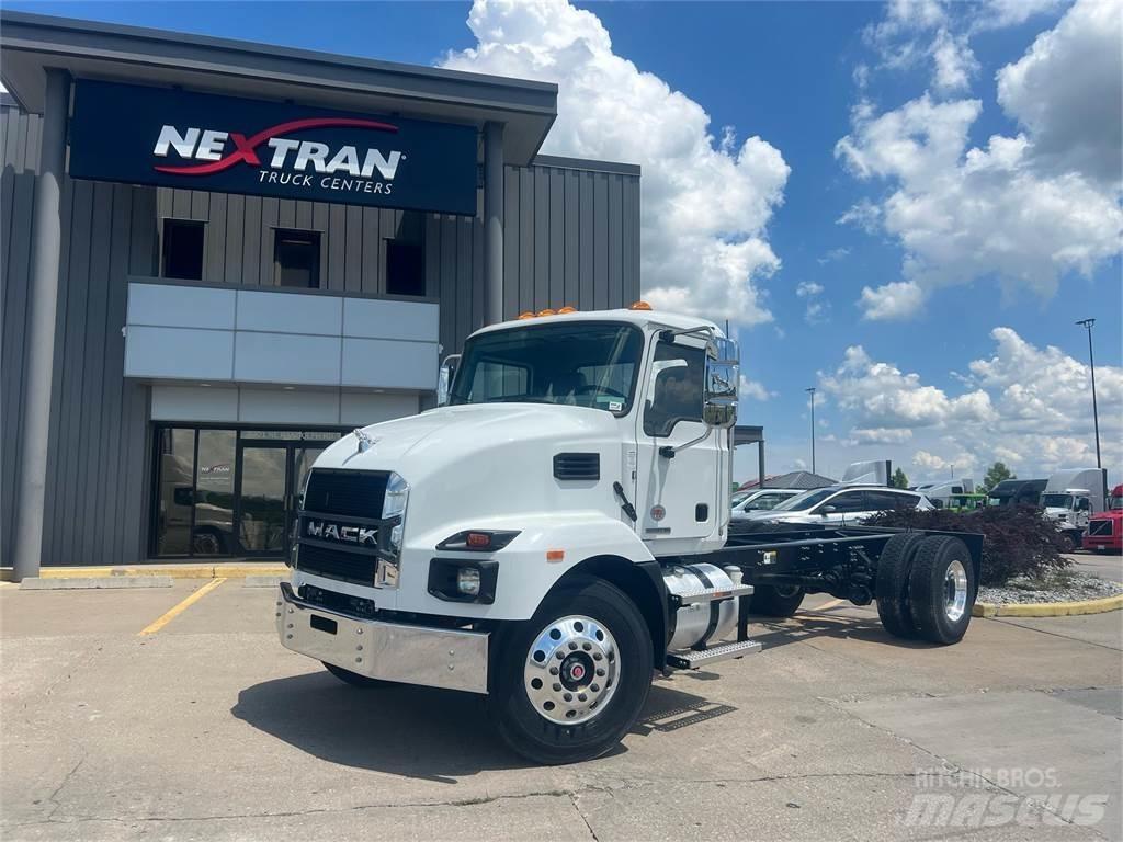 Mack MD742 Nákladní vozidlo bez nástavby