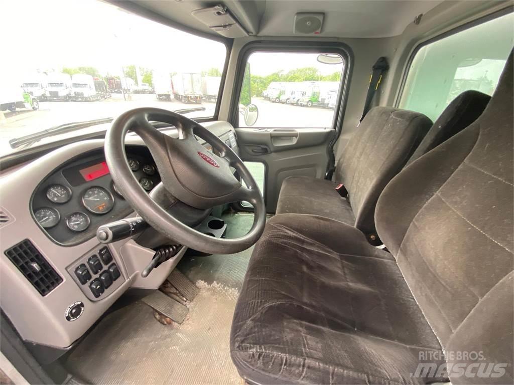 Peterbilt 337 Skříňová nástavba