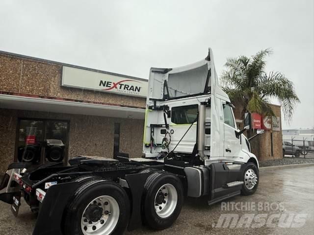 Volvo VNL64T300 Tahače