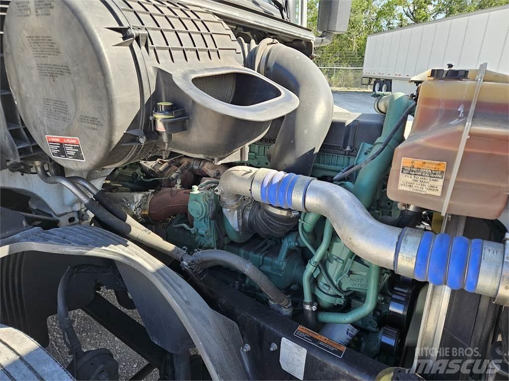 Volvo VNL64T300 Tahače
