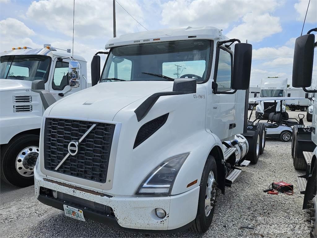 Volvo VNL64T300 Tahače