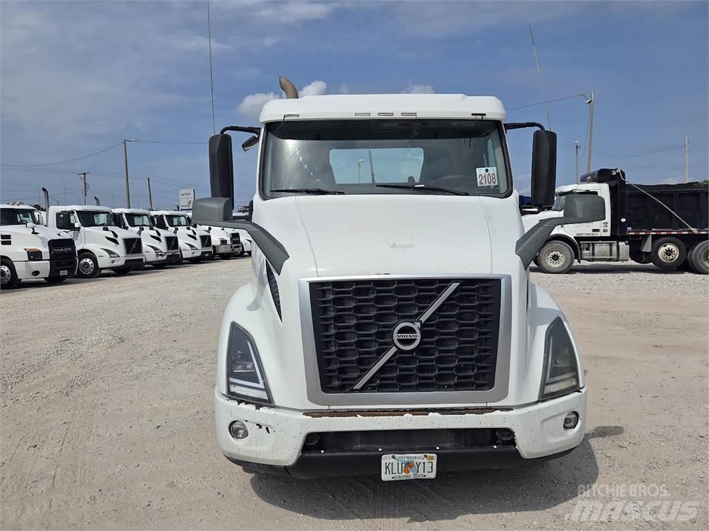 Volvo VNL64T300 Tahače