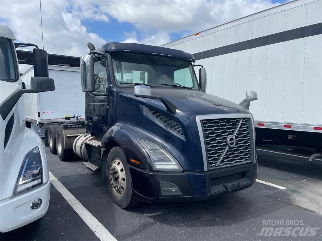 Volvo VNL64T300 Tahače