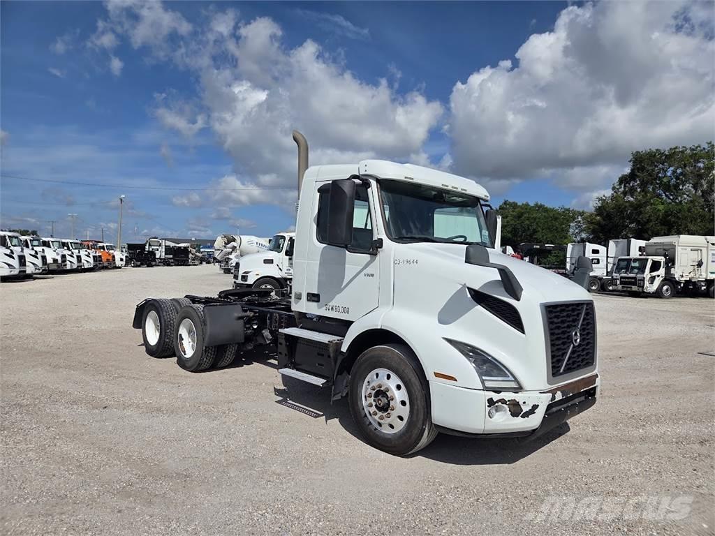 Volvo VNL64T300 Tahače