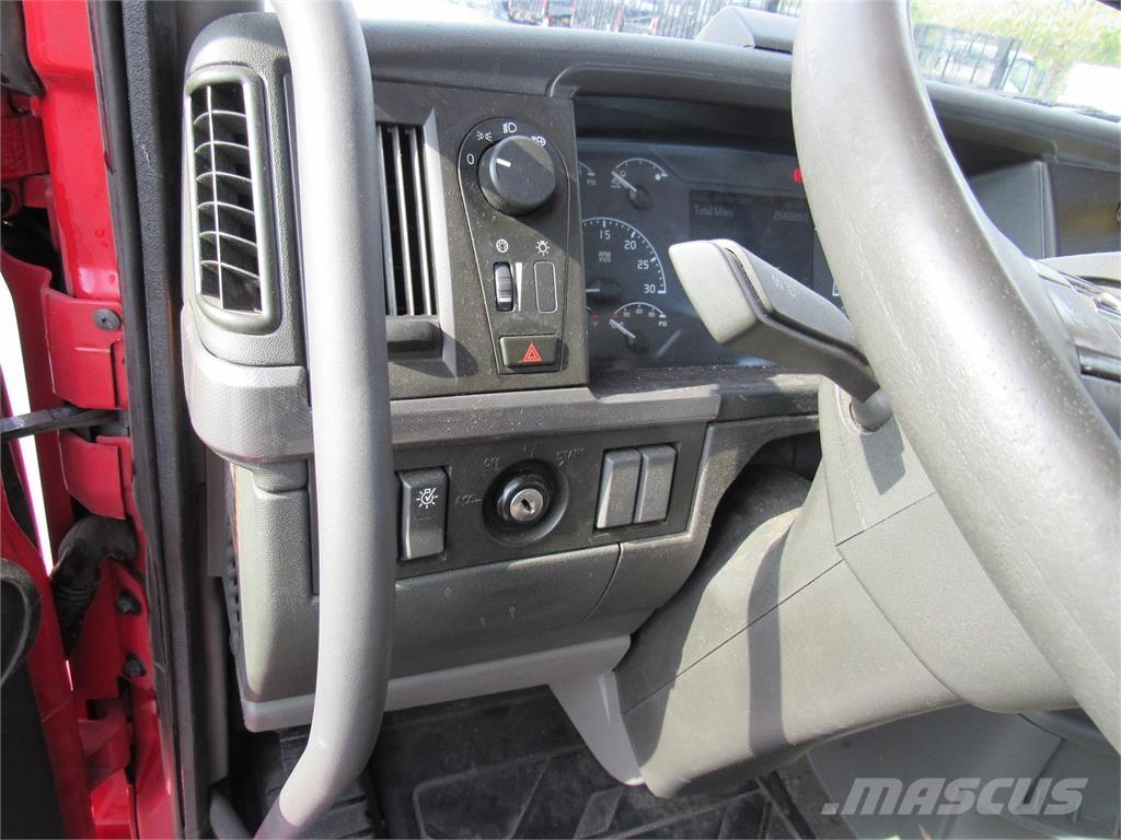 Volvo VNL64T300 Tahače