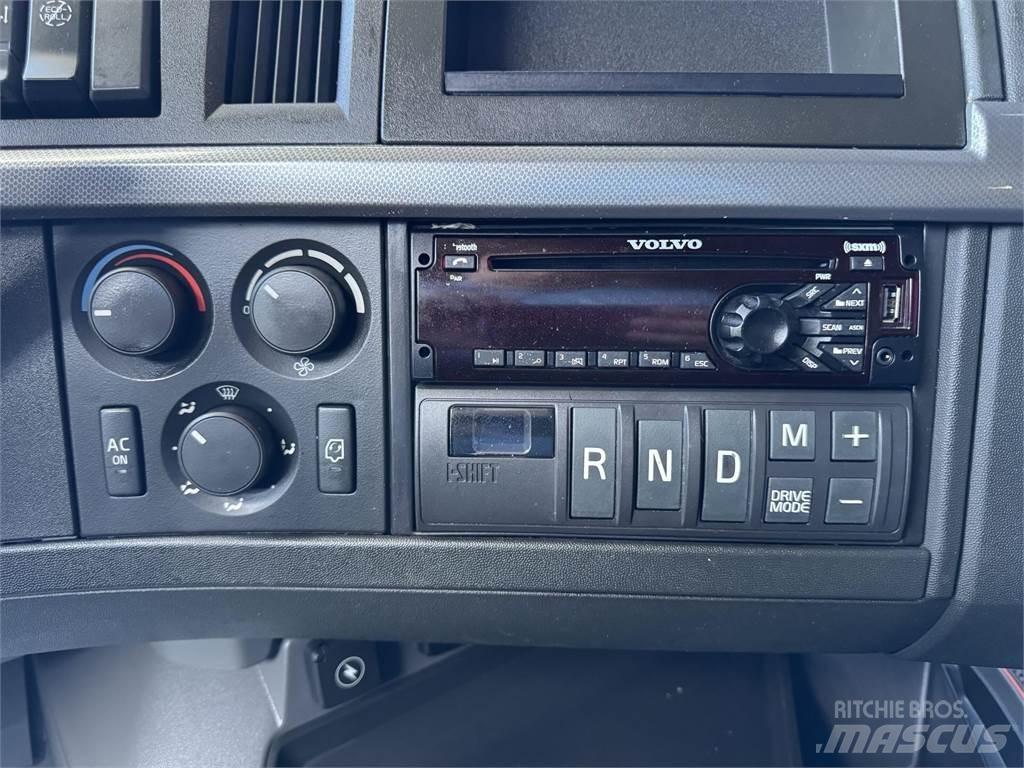 Volvo VNL64T760 Tahače