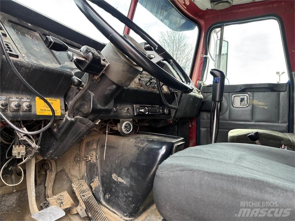 Volvo WG64T Sklápěče