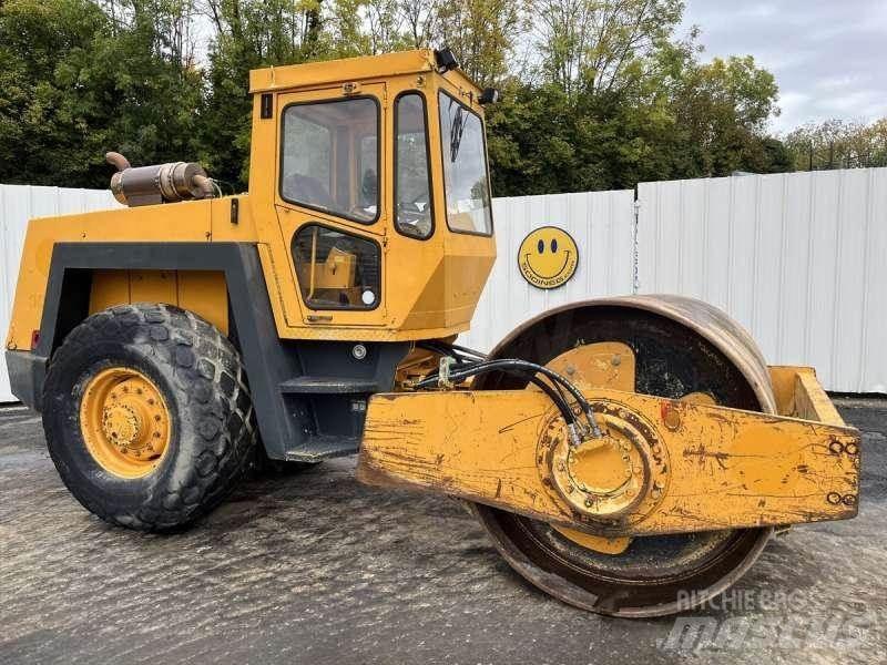 Bomag BW213D Půdní kompaktory