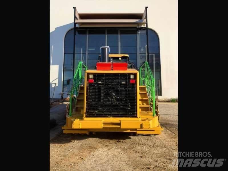 CAT 825H Skládkové kompaktory