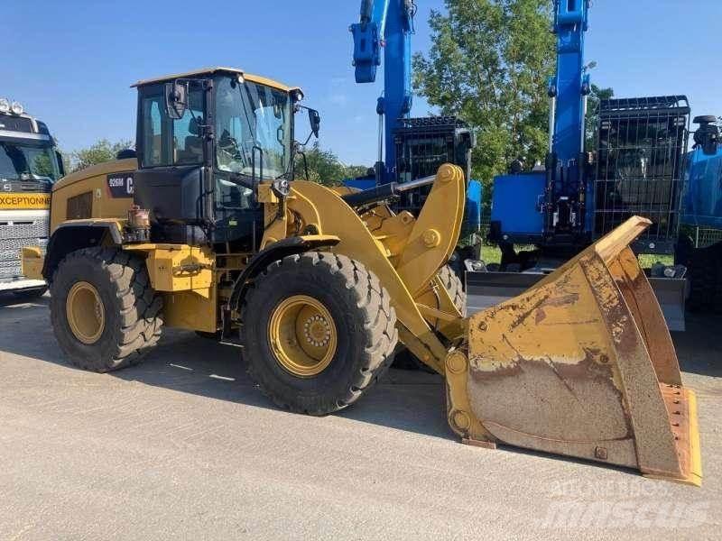 CAT 926M Kolové nakladače