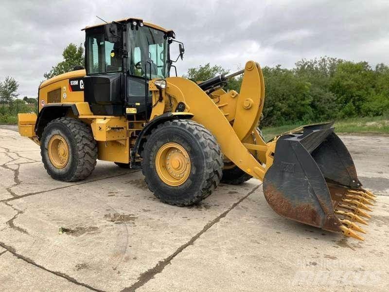 CAT 938M Kolové nakladače
