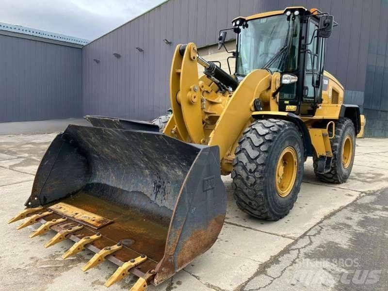 CAT 938M Kolové nakladače
