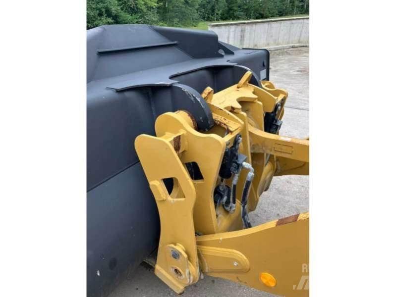 CAT 938M Kolové nakladače