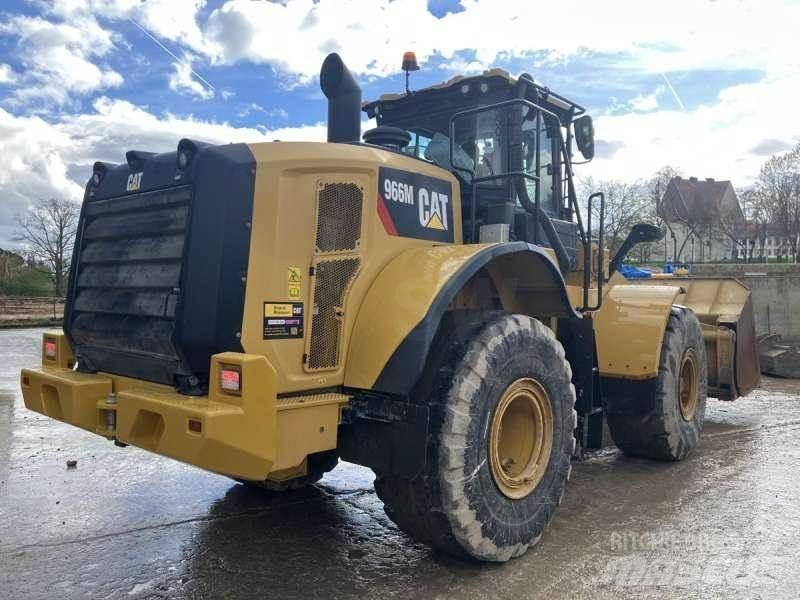 CAT 966M Kolové nakladače