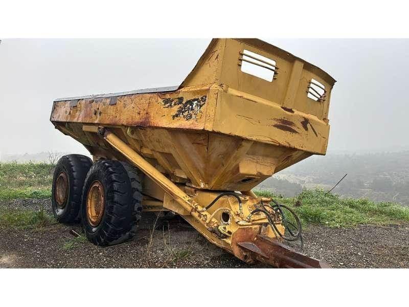 CAT D250B Sklápěcí přívěsy
