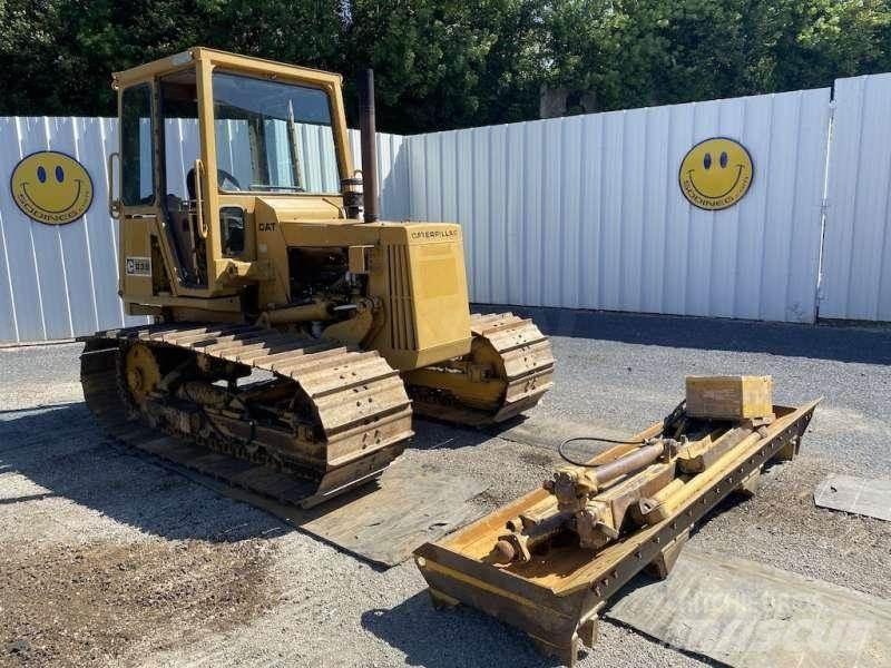 CAT D3B Pásové dozery