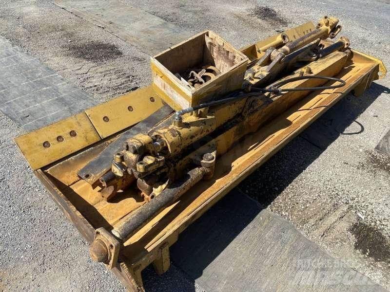 CAT D3B Pásové dozery