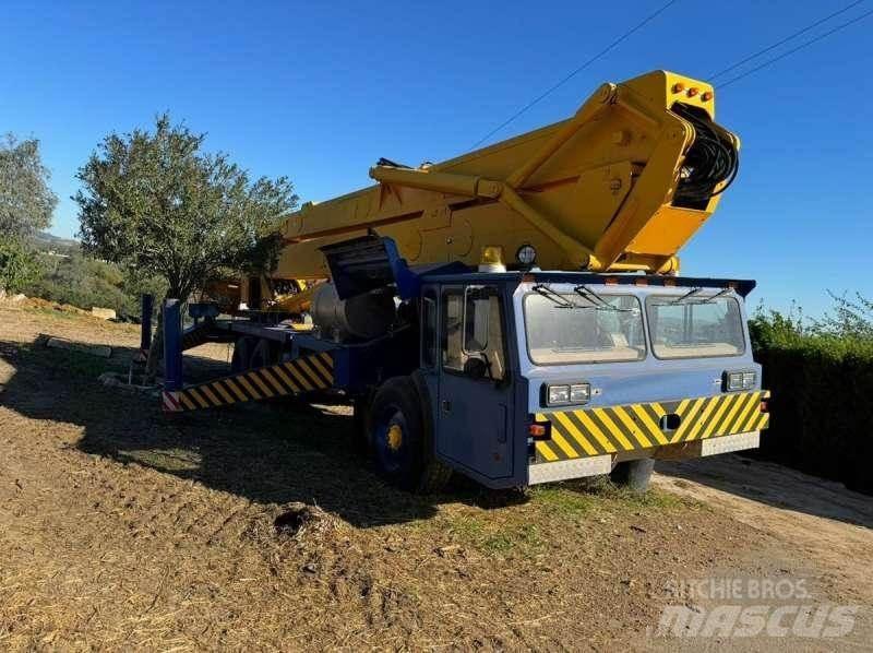 Condor 125/S Univerzální terénní jeřáby