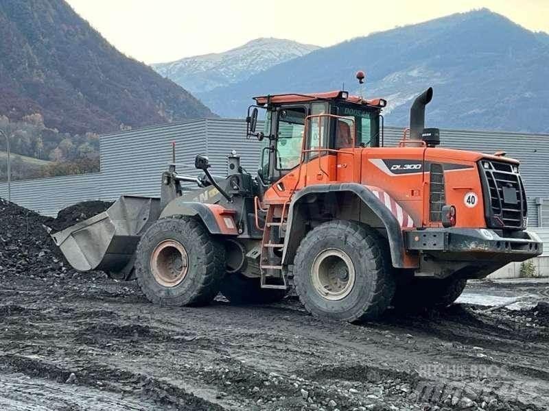 Doosan DL300 Kolové nakladače