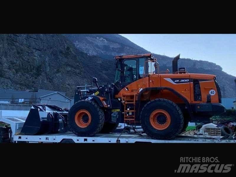 Doosan DL300 Kolové nakladače