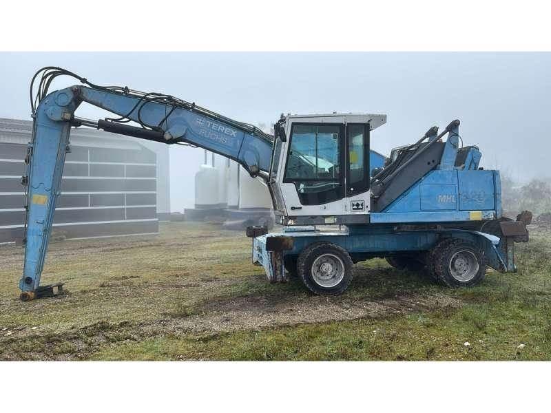 Fuchs MHL320 Stroje pro manipulaci s odpadem