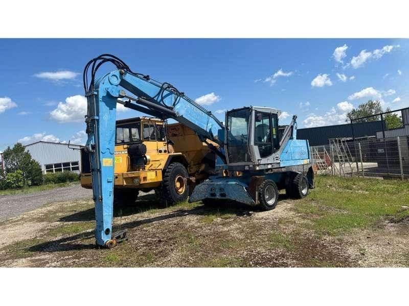 Fuchs MHL320 Stroje pro manipulaci s odpadem