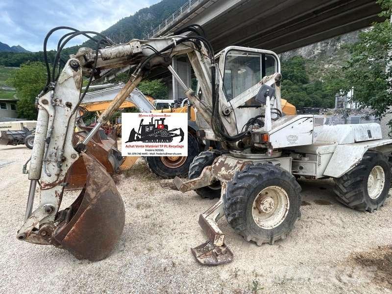 Mecalac 8CXI Kolová rýpadla