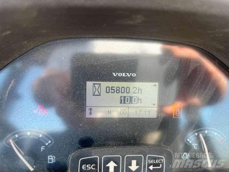 Volvo BL71B Rýpadlo-nakladače