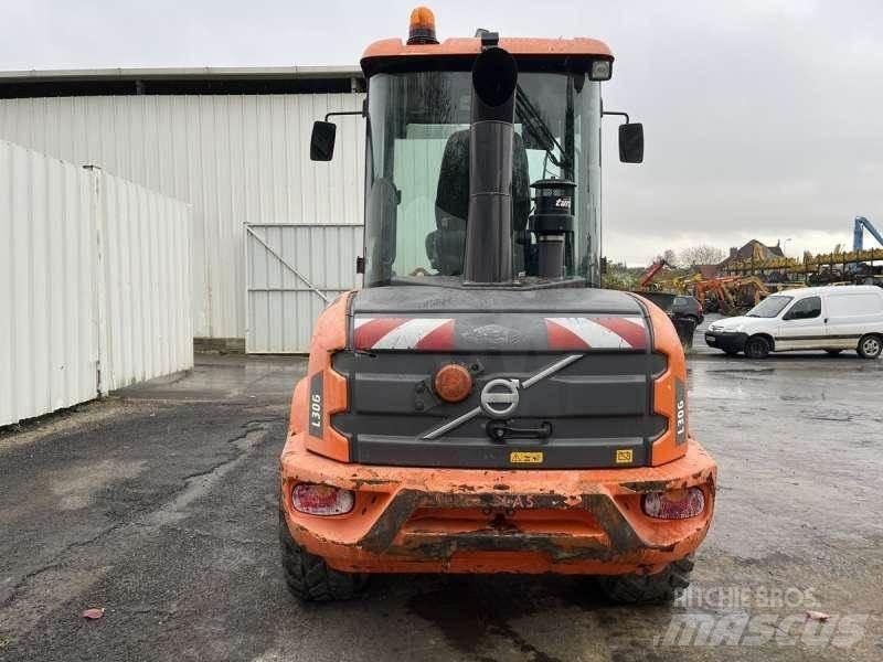 Volvo L30G Kolové nakladače