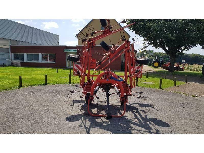 Kuhn GF7802 Obraceče a shrabovače sena