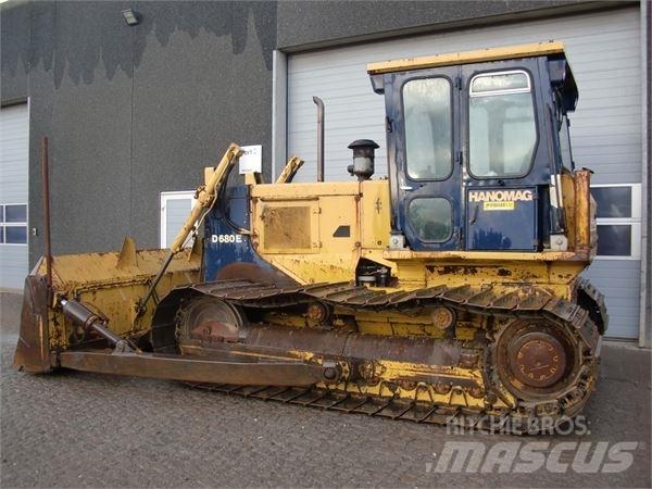 Hanomag D680E Pásové dozery
