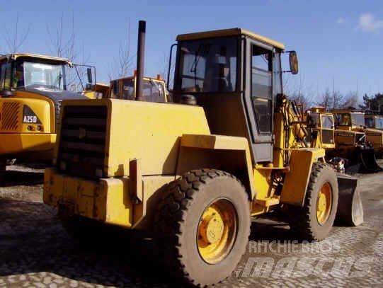 JCB 410 Kolové nakladače