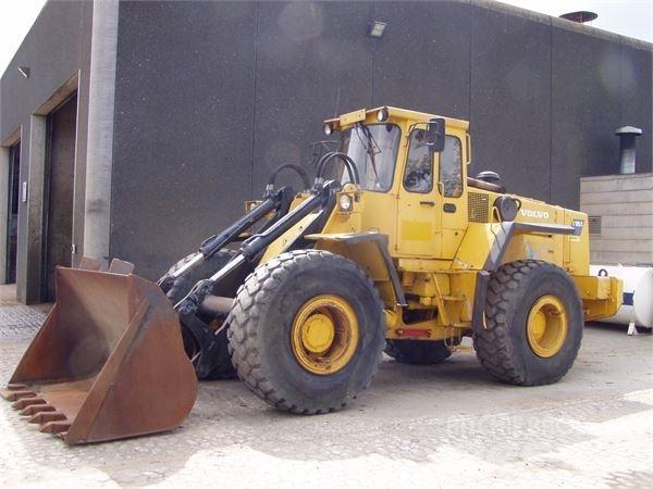 Volvo L120 Kolové nakladače