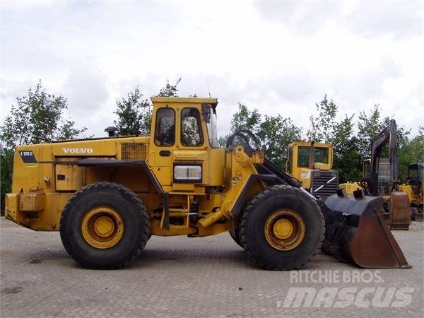 Volvo L120 Kolové nakladače