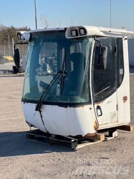 Liebherr 556 KABINA Kabiny a interiér