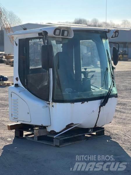 Liebherr 556 KABINA Kabiny a interiér