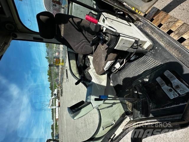 Liebherr R 906 Kabiny a interiér