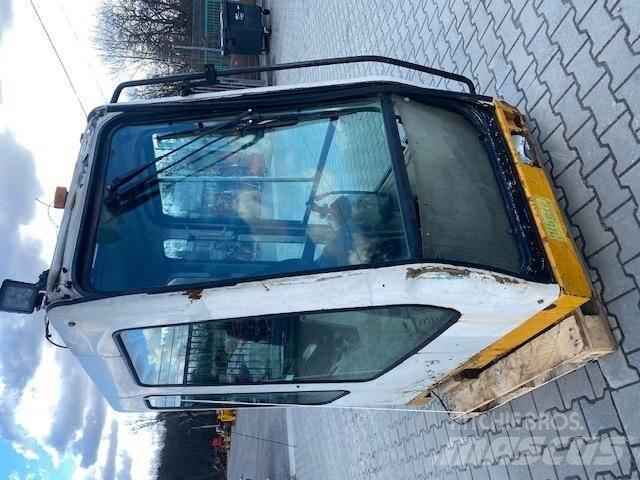 Liebherr R 914 B Kabiny a interiér