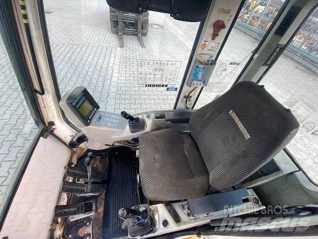 Liebherr R 914 B Kabiny a interiér