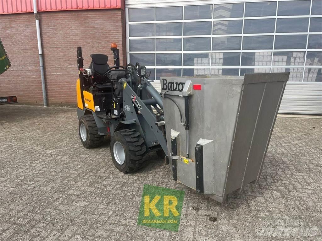 GiANT D332 Čelní nakladače a rypadla