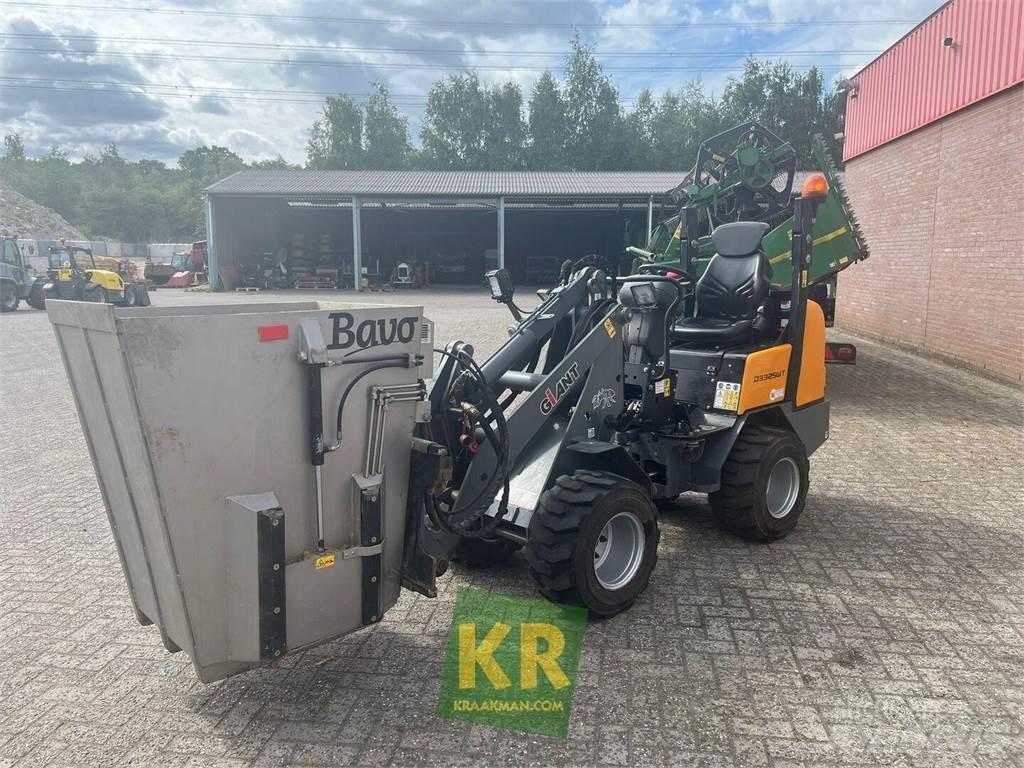 GiANT D332 Čelní nakladače a rypadla