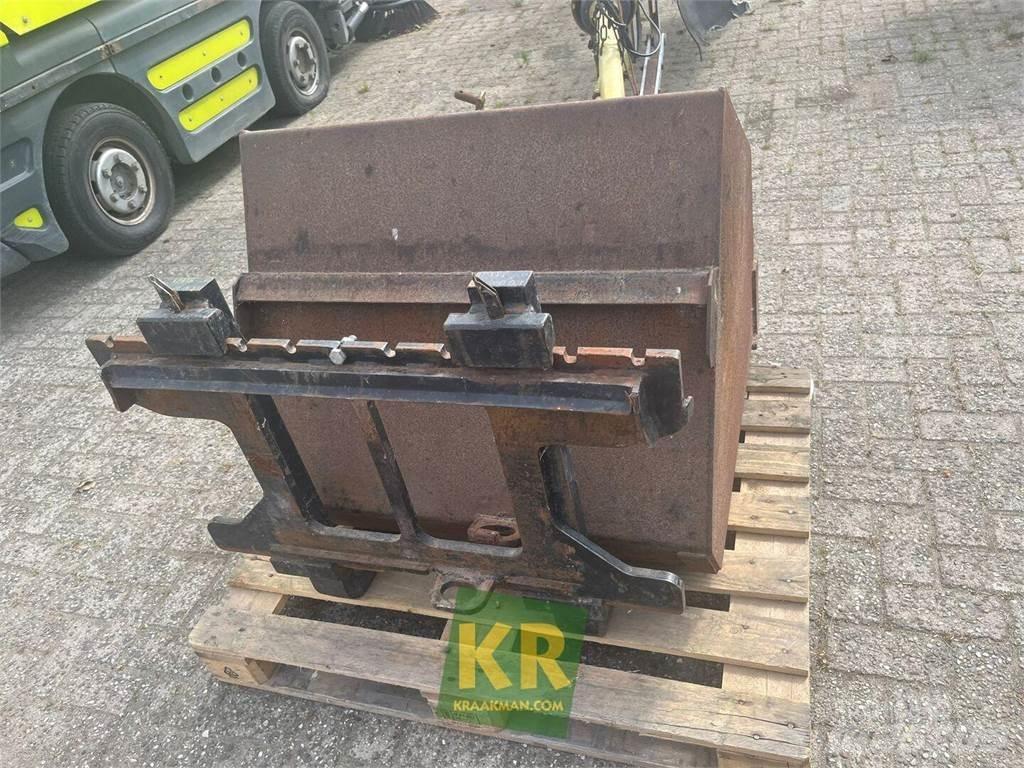 GiANT D332 Čelní nakladače a rypadla