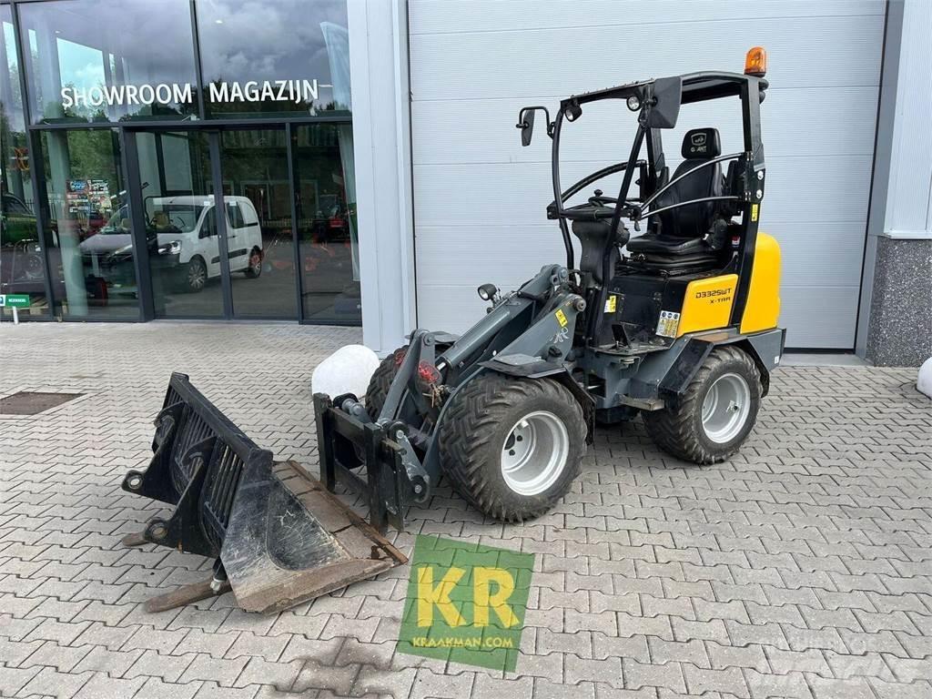 GiANT D332 Čelní nakladače a rypadla