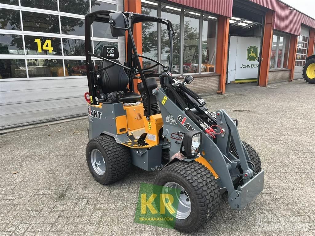 GiANT G1200 Čelní nakladače a rypadla