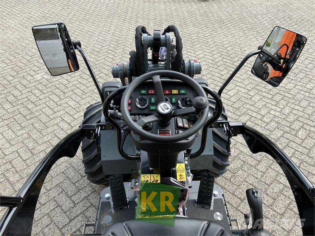 GiANT G1500 Čelní nakladače a rypadla