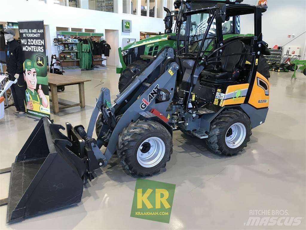 GiANT G2200E Čelní nakladače a rypadla