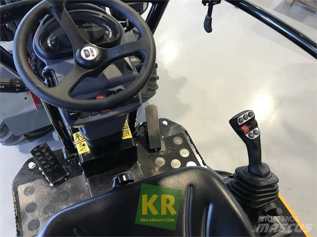 GiANT G2200E Čelní nakladače a rypadla