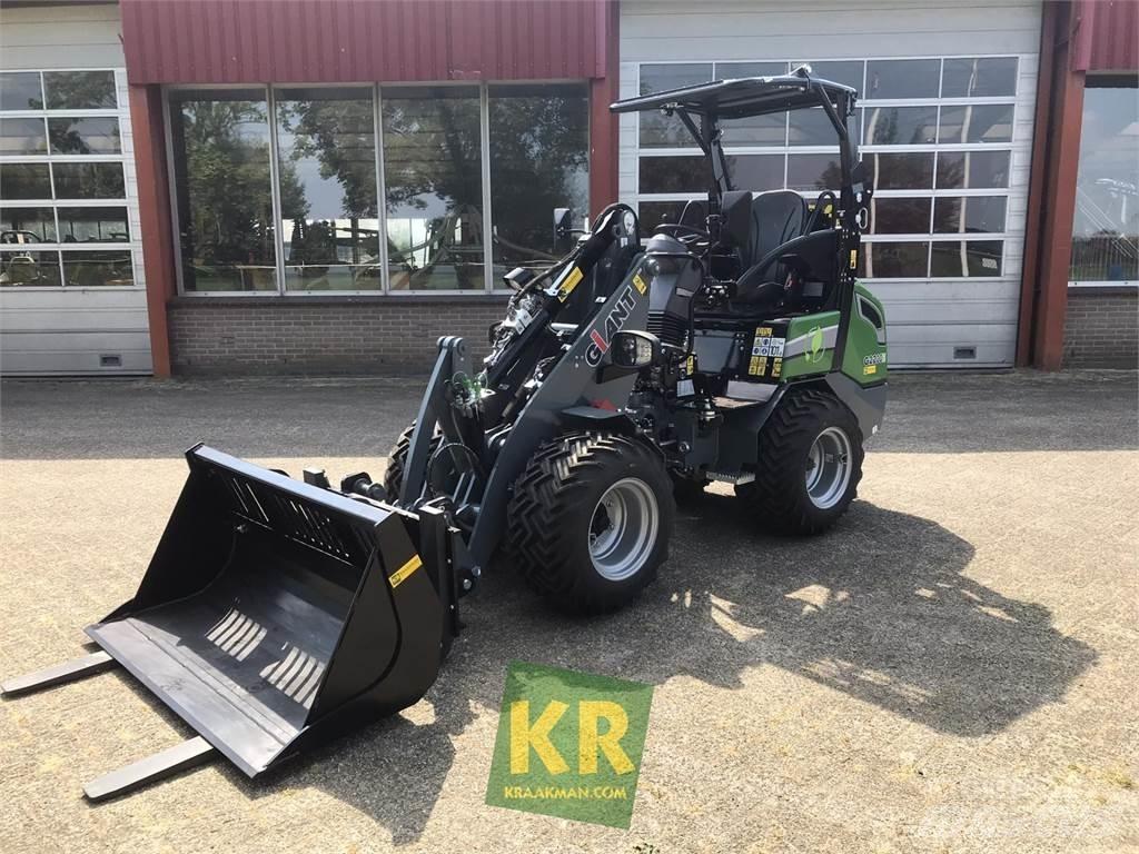 GiANT G2200E Čelní nakladače a rypadla