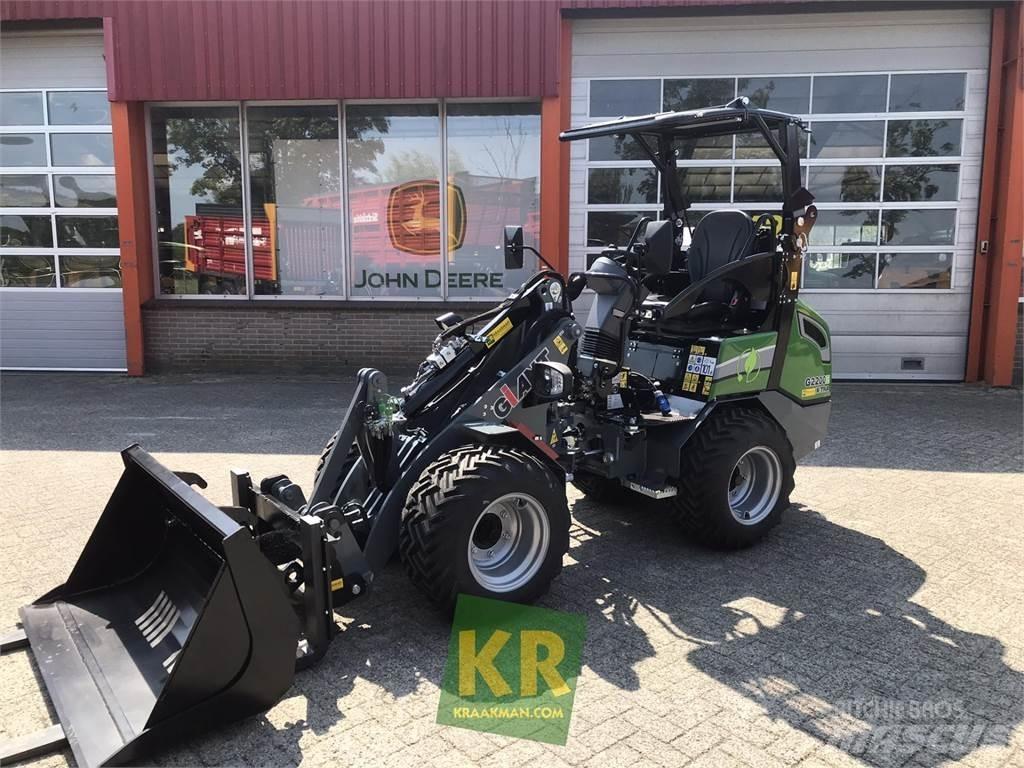 GiANT G2200E Čelní nakladače a rypadla