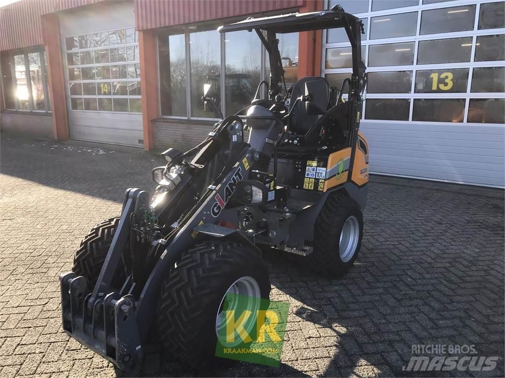 GiANT G2200E Čelní nakladače a rypadla